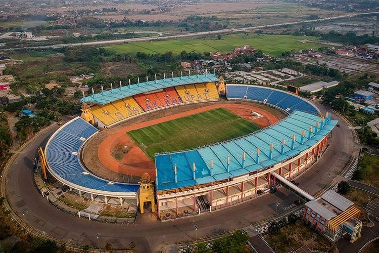 Stadion Si Jalak Harupat Bandung sebagai salah satu stadion berstandar FIFA, Sumber: bola.kompas.com
