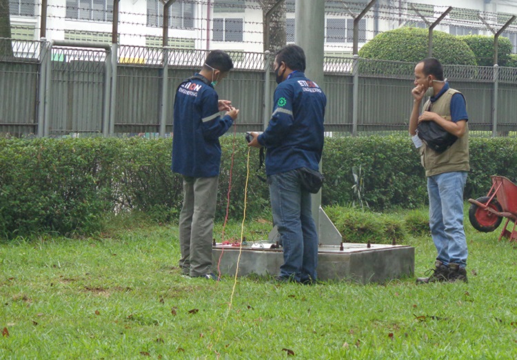 Proses survey lapangan oleh tim Eticon, Sumber: doc pribadi
