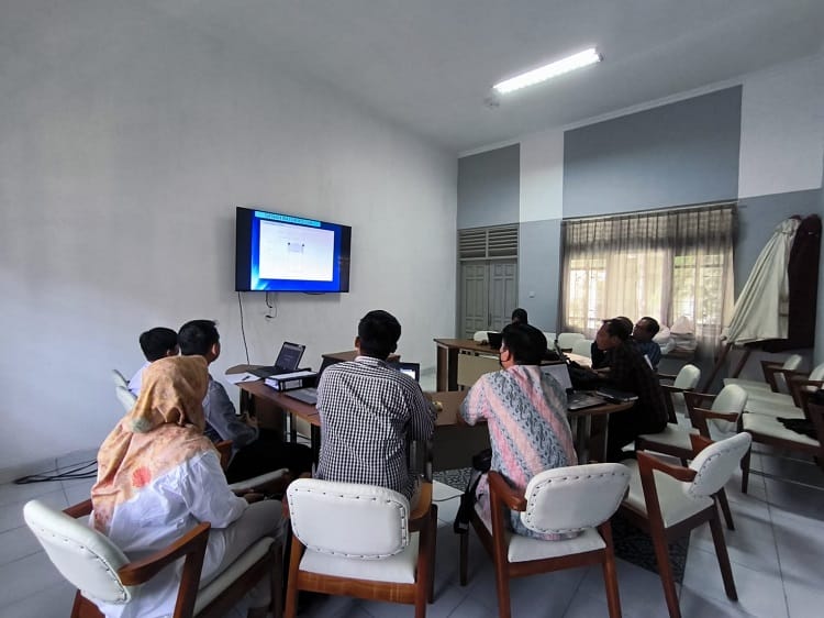 Proses pelaksanaan sidang oleh tim Eticon dengan pihak terkait, Sumber: doc pribadi