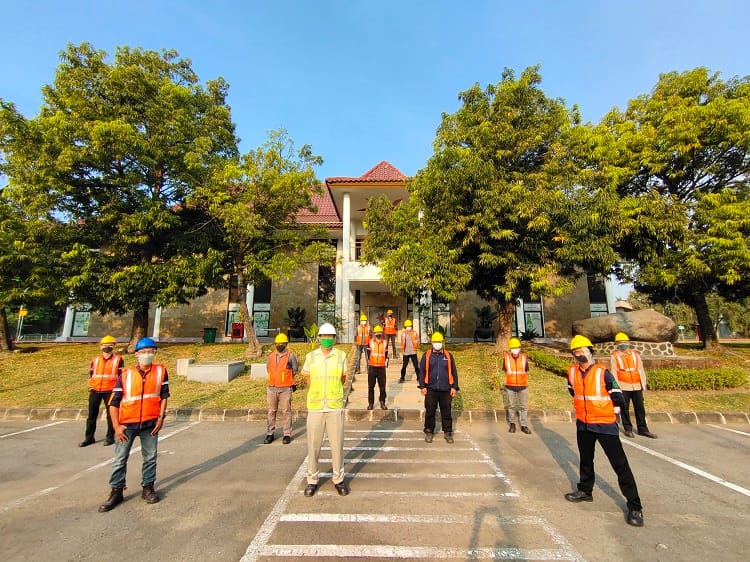 Segenap tim Eticon dalam membantu proses penerbitan SLF bangunan, Sumber: eticon.co.id
