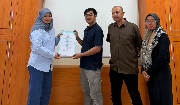 Serah terima dokumen SLF PT JKC Corp Indonesia, Sumber: doc pribadi